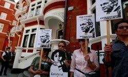 Asile politique accordé à  Julian Assange  : l’Equateur a raison de tenir tête aux Etats-Unis (The Guardian)