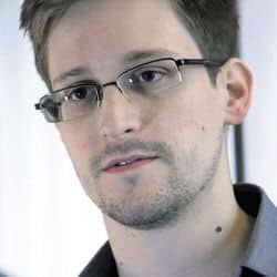 Prism : des proches de WikiLeaks affrètent un avion prêt à conduire Snowden en Islande