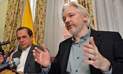 Deux ans plus tard, Julian Assange est toujours prisonnier des procédures (The Guardian)