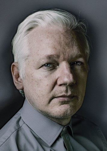 Les services de renseignement US amèneront Assange, avec des chaînes  (Consortium News)