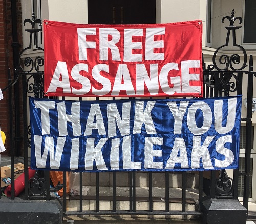 Julian Assange dénonce sa détention illégale à l’ambassade équatorienne