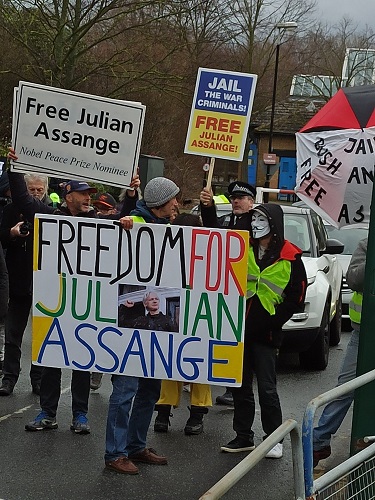 L’Institut des droits de l’homme de l’Association internationale du barreau  condamne le traitement réservé par le Royaume-Uni à Julian Assange dans le cadre du procès d’extradition américain